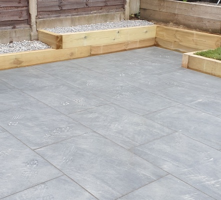 Grey porcelain with Lawn
